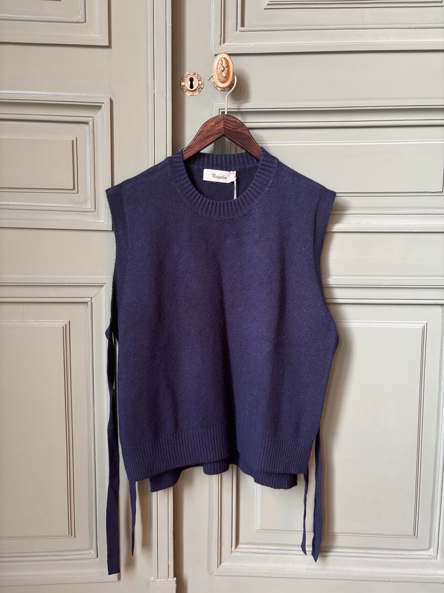 PULL SANS MANCHES PIA