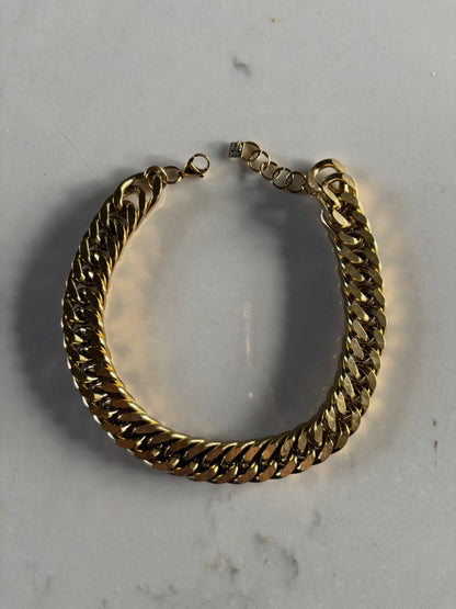 COLLIER NINA