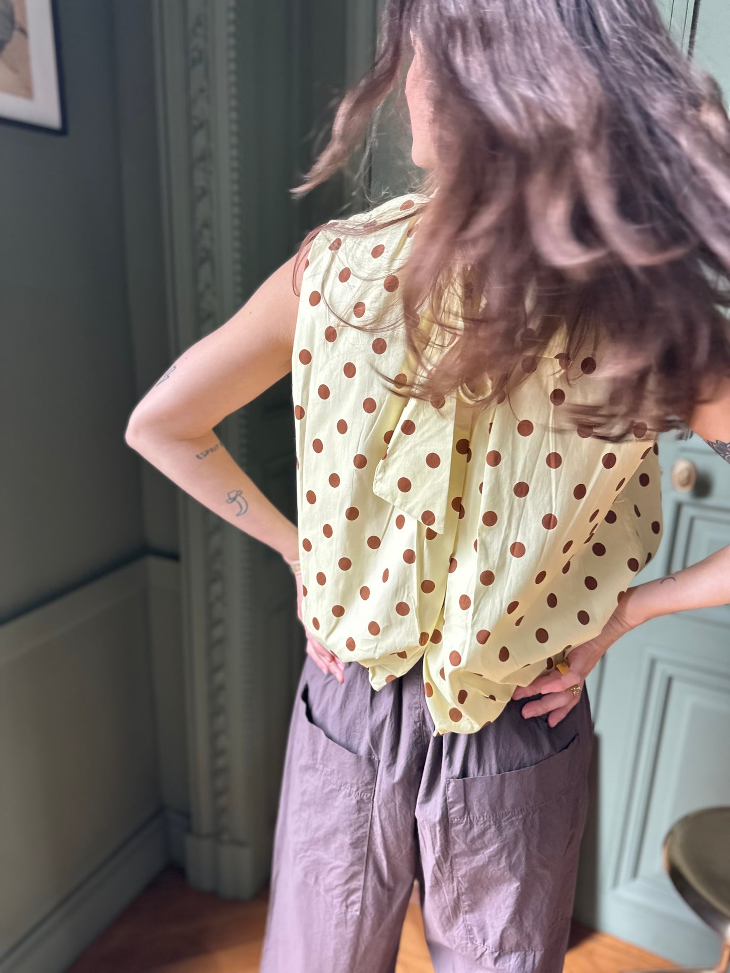 TOP CAPUCINE POIS JAUNE ET MARRON